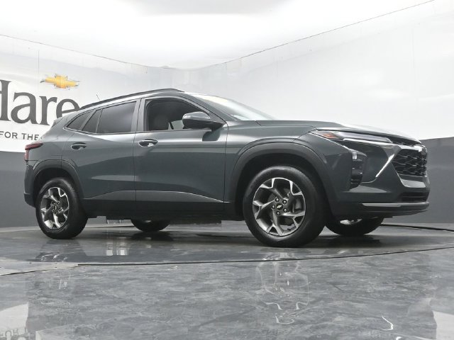 Used 2025 Chevrolet Trax LT SUV