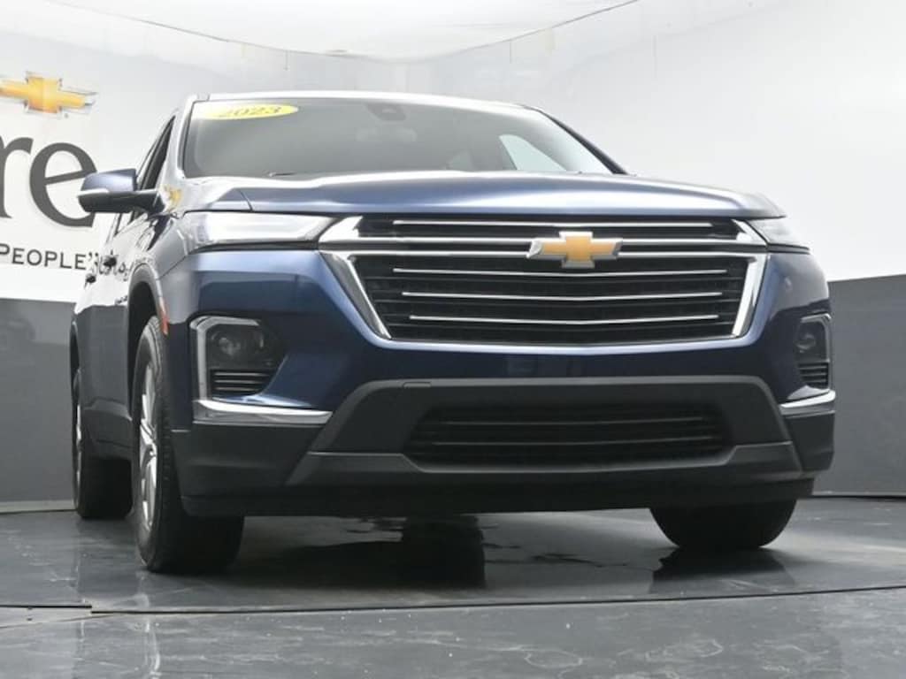 Used 2023 Chevrolet Traverse LT SUV