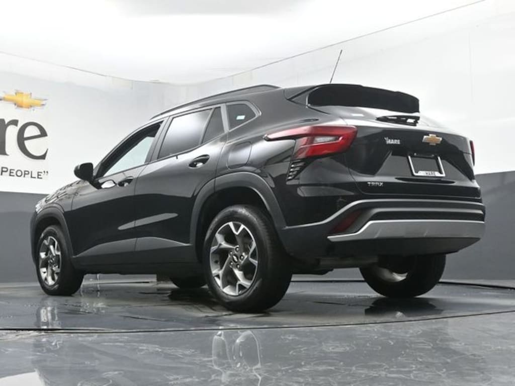 Used 2025 Chevrolet Trax LT SUV