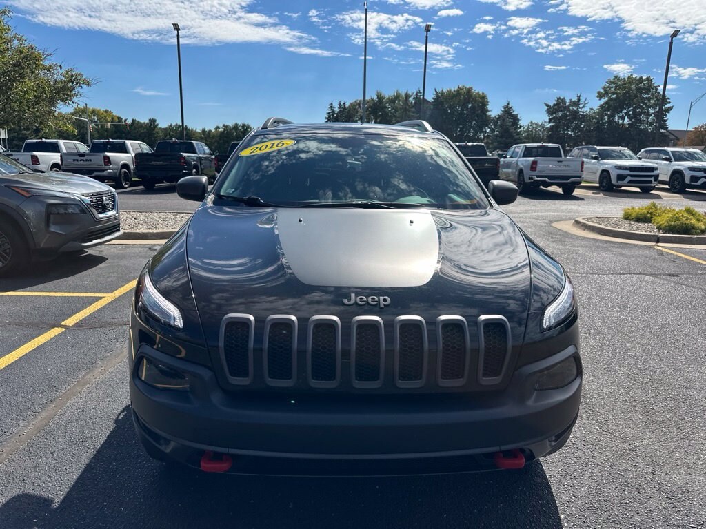 Used 2016 Jeep Cherokee Trailhawk SUV
