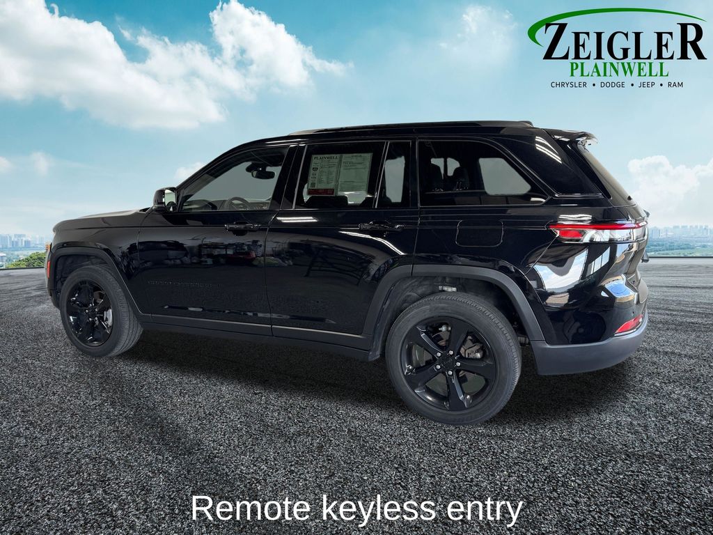 Used 2023 Jeep Grand Cherokee Laredo SUV