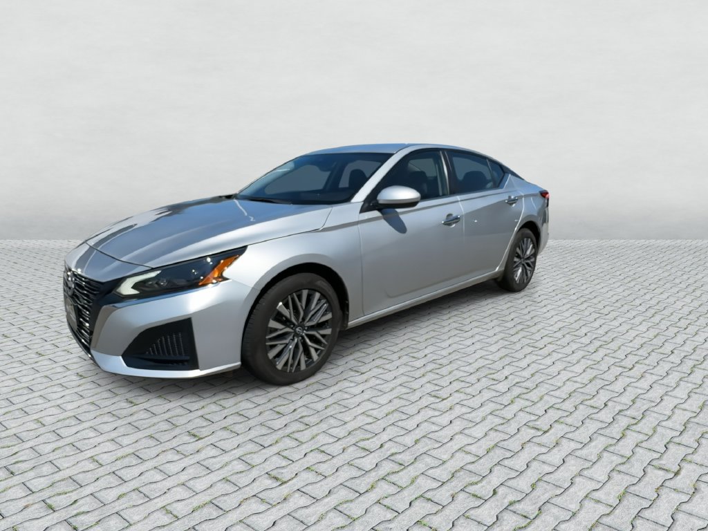 Used 2023 Nissan Altima 2.5 SV Sedan