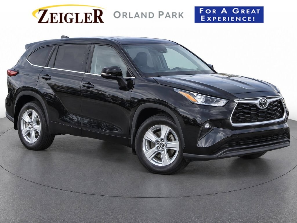 Used 2025 Toyota Highlander LE SUV