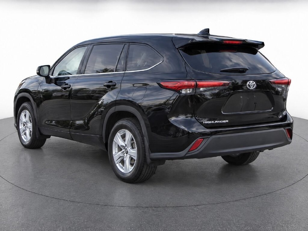 Used 2025 Toyota Highlander LE SUV