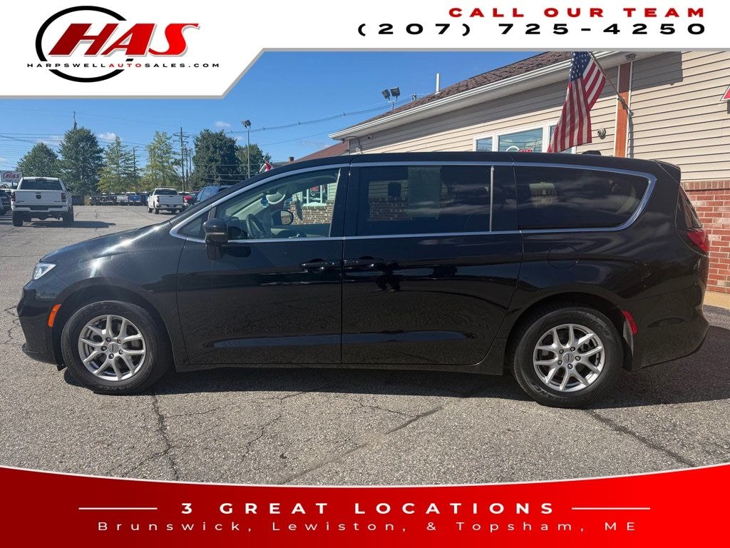 Used 2024 Chrysler Pacifica Touring L Minivan/Van