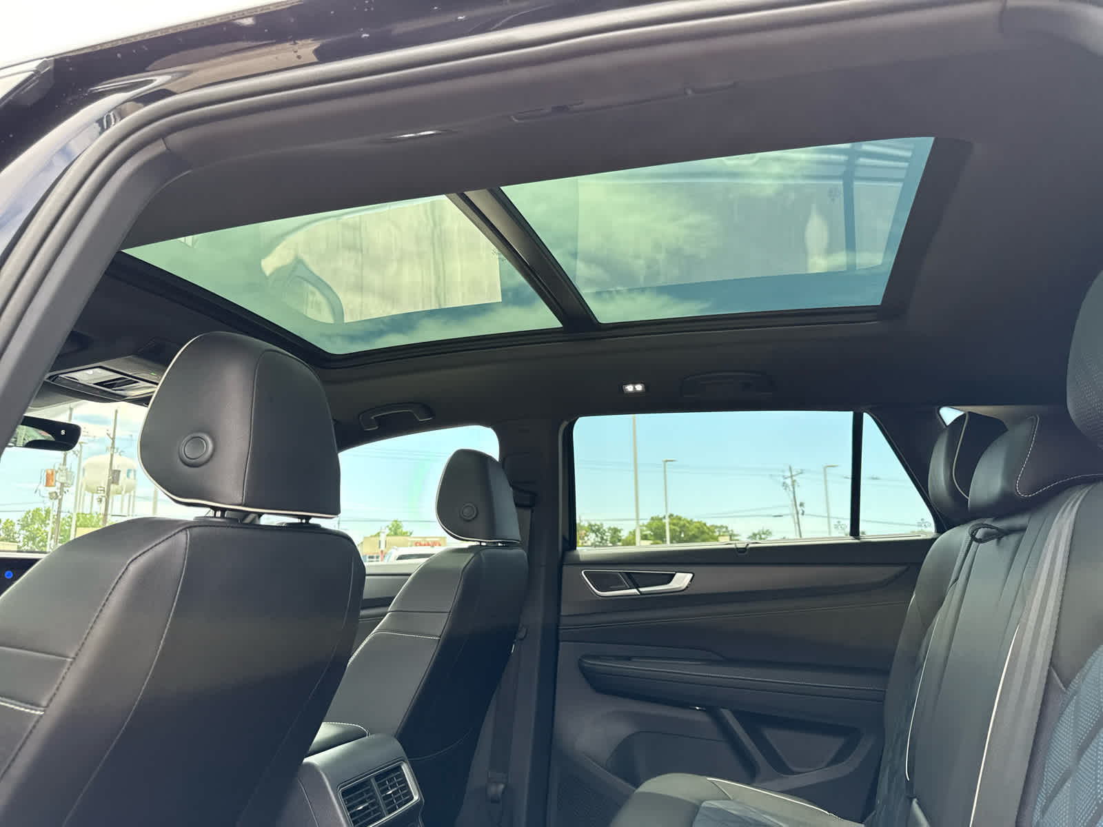2025 Volkswagen Atlas Cross Sport SEL Premium R-LINE - Photo 30