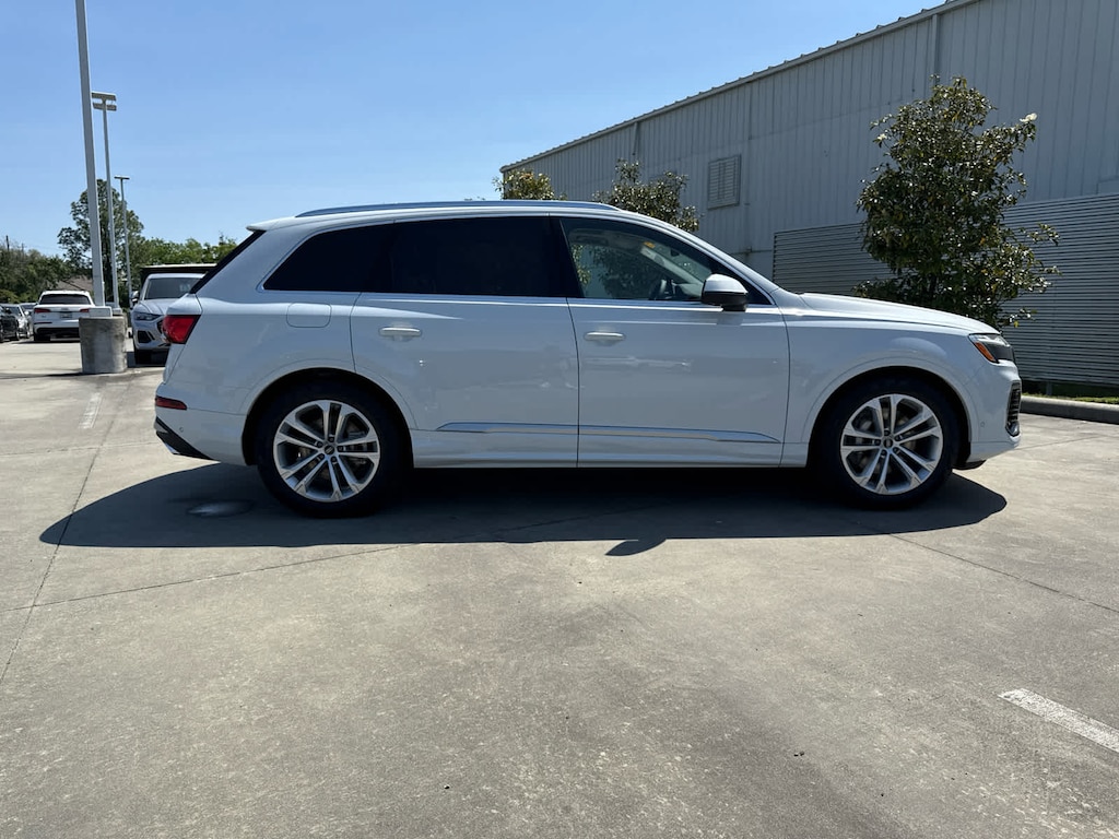 New 2025 Audi Q7 55 Prestige SUV