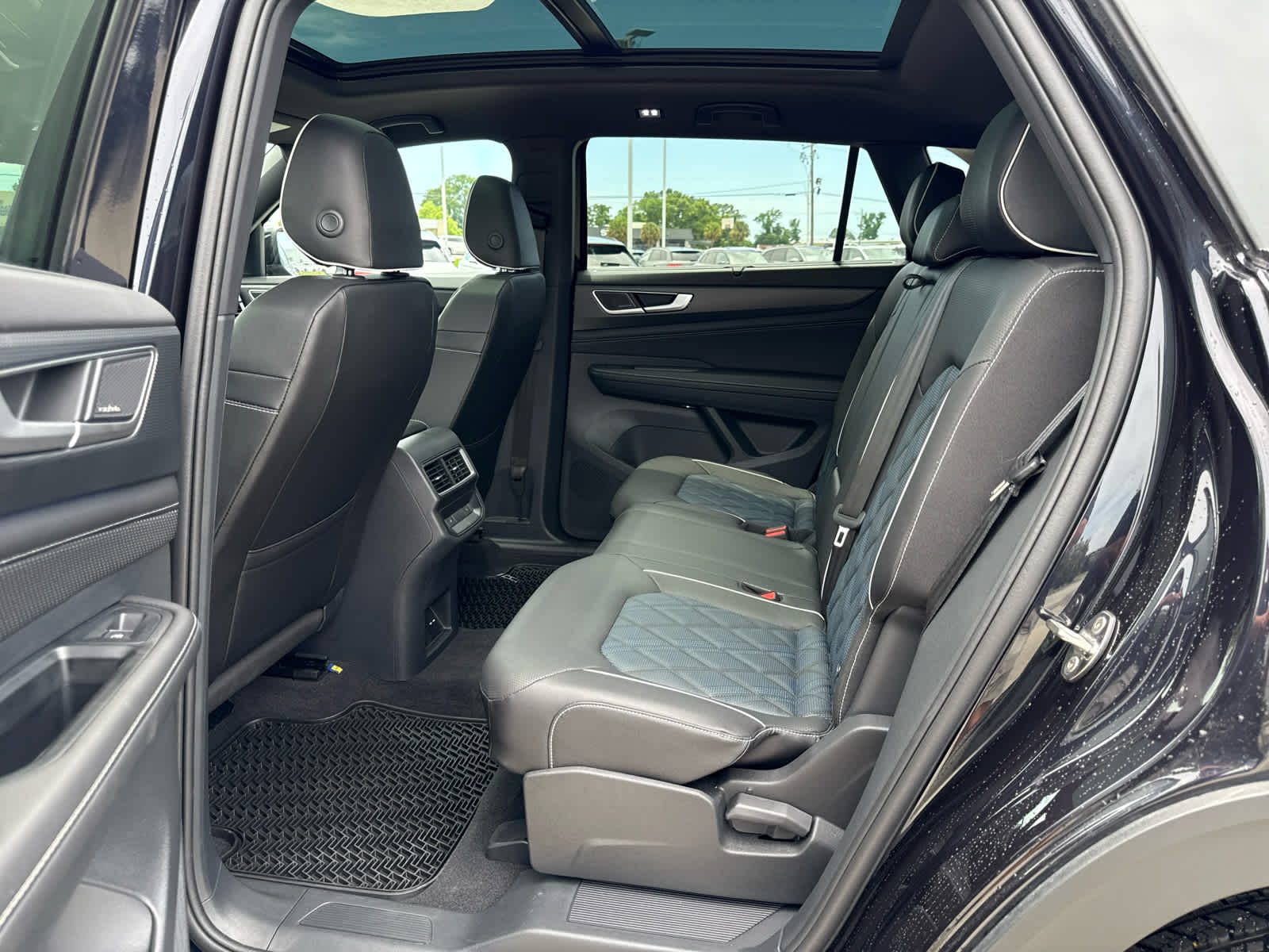 2025 Volkswagen Atlas Cross Sport SEL Premium R-LINE - Photo 19