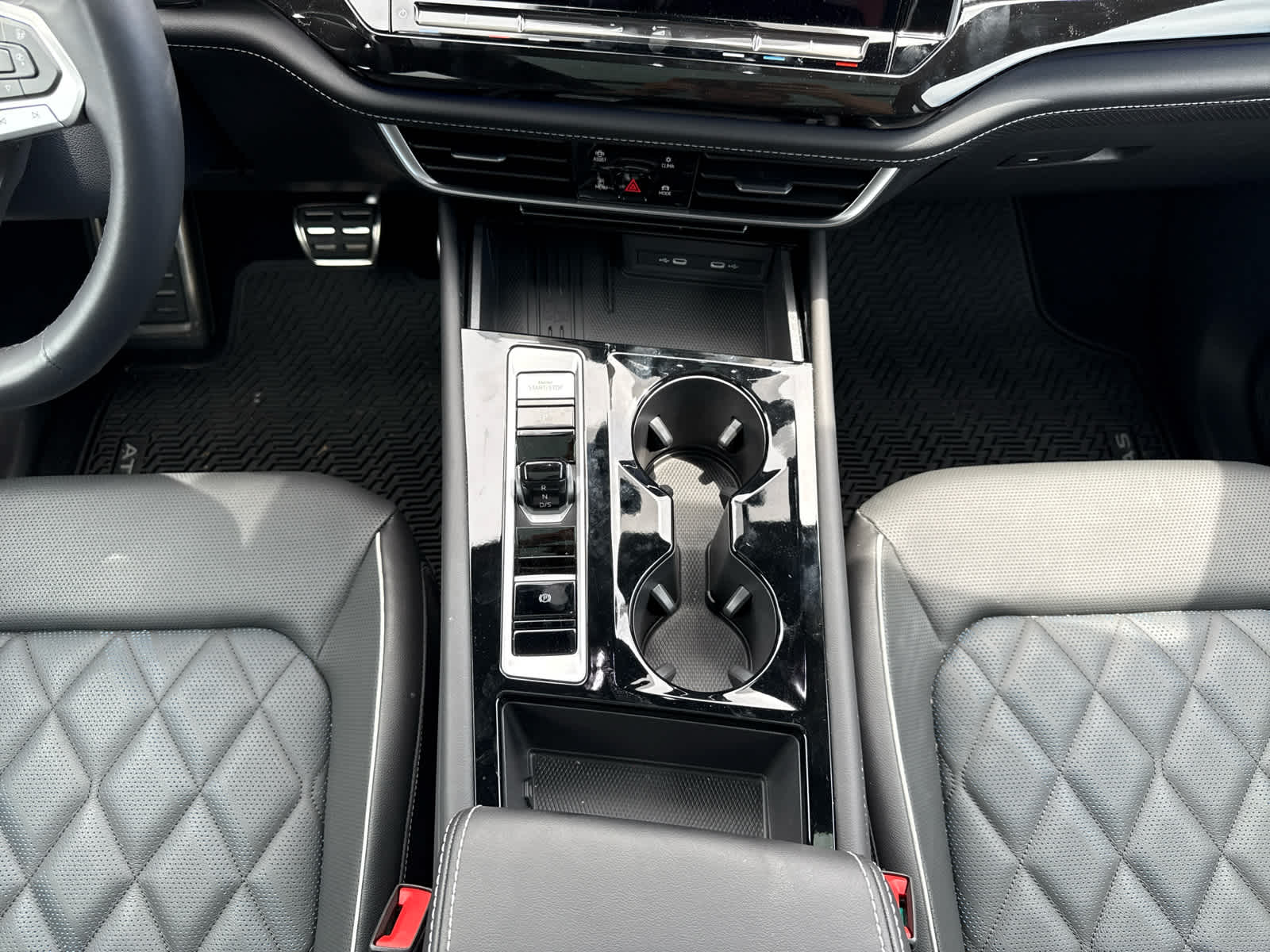 2025 Volkswagen Atlas Cross Sport SEL Premium R-LINE - Photo 28