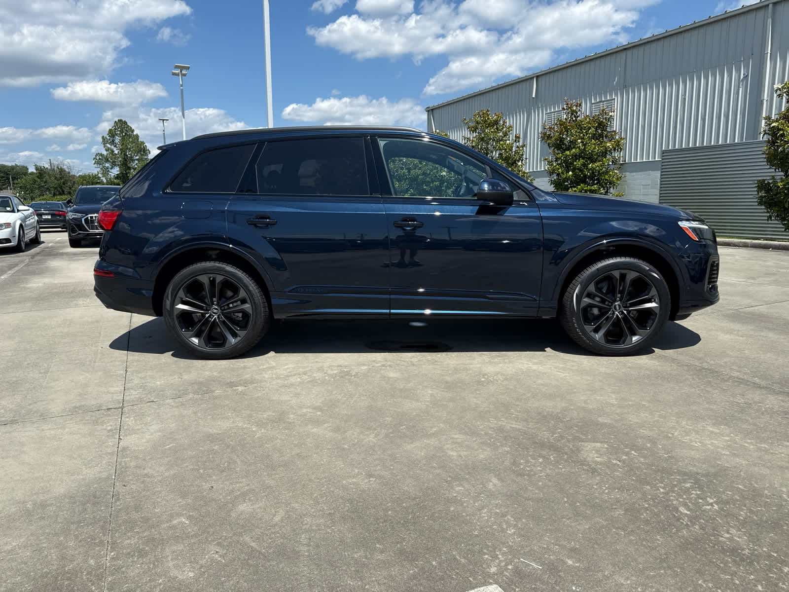 New 2025 Audi Q7 55 Premium Plus SUV