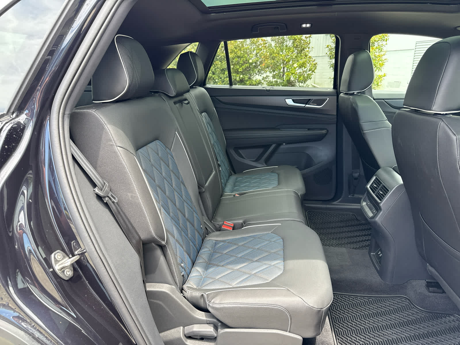 2025 Volkswagen Atlas Cross Sport SEL Premium R-LINE - Photo 18