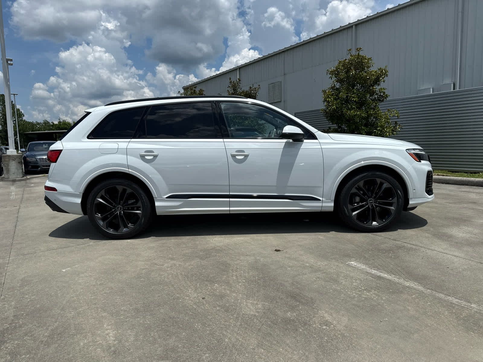 New 2025 Audi Q7 55 Premium Plus SUV