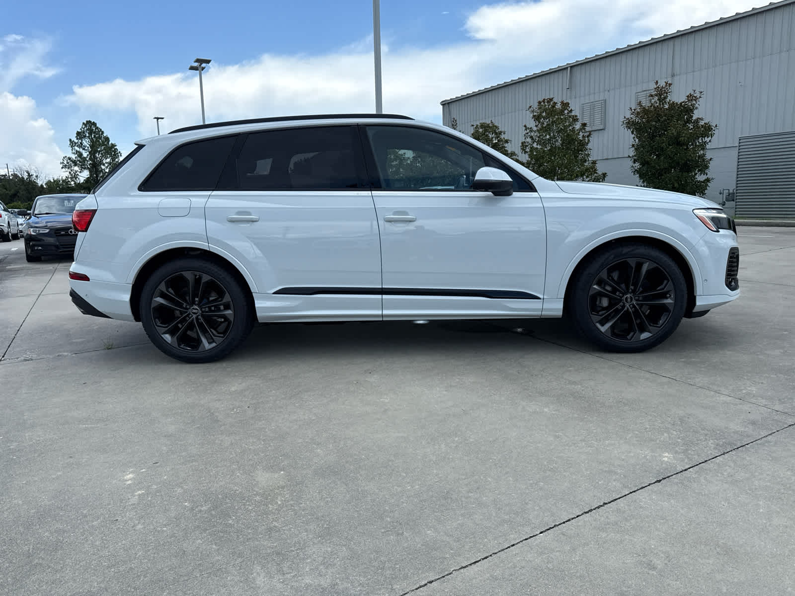 New 2025 Audi Q7 55 Premium Plus SUV