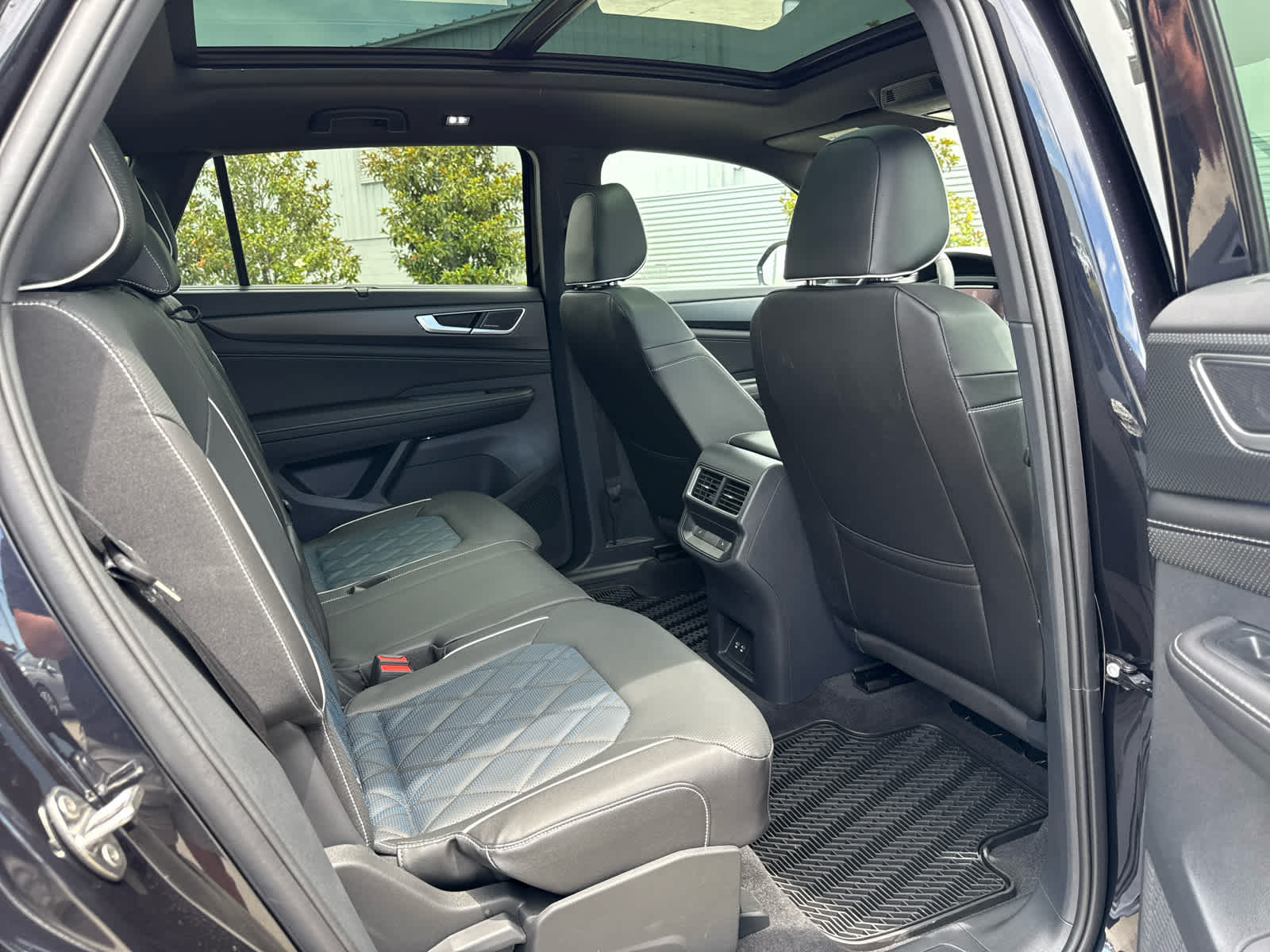 2025 Volkswagen Atlas Cross Sport SEL Premium R-LINE - Photo 17