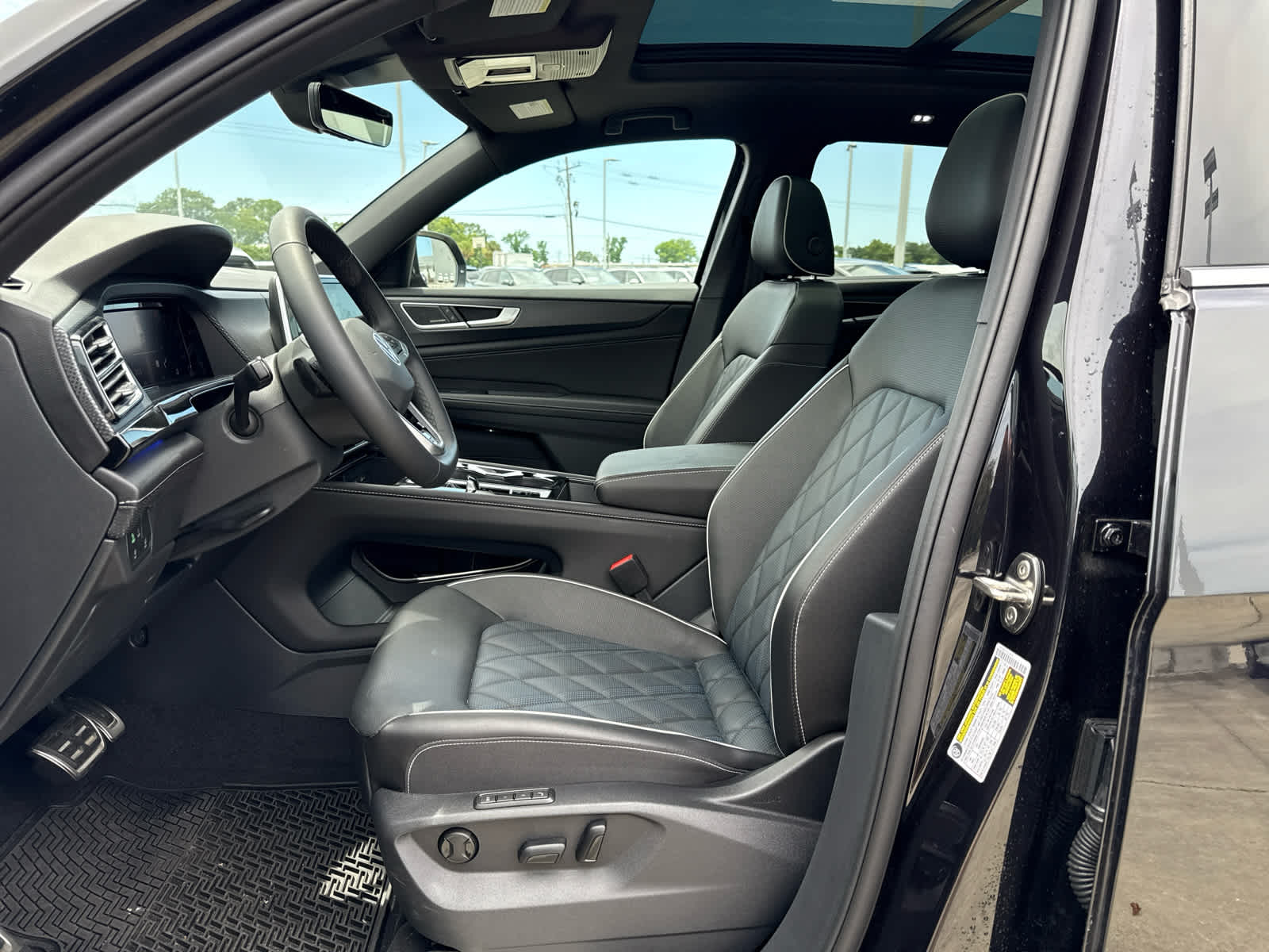 2025 Volkswagen Atlas Cross Sport SEL Premium R-LINE - Photo 25