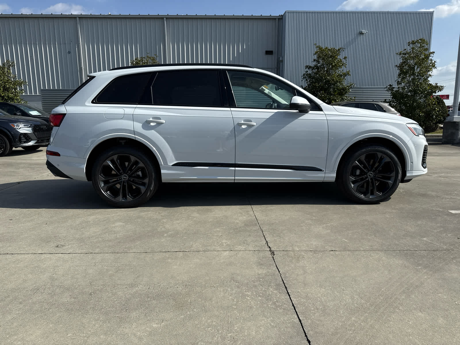 New 2025 Audi Q7 55 Premium Plus SUV