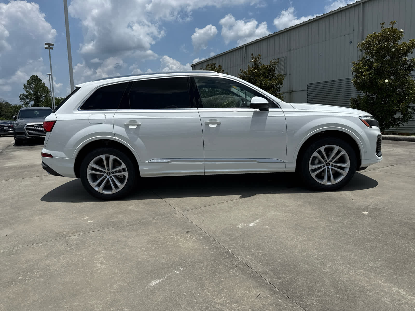 New 2025 Audi Q7 45 Premium Plus SUV