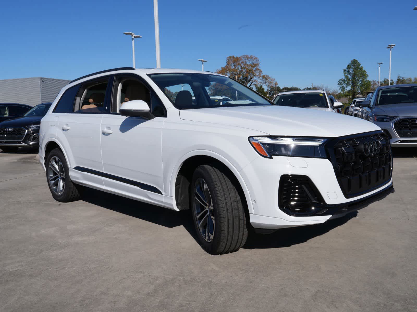 New 2025 Audi Q7 45 Premium Plus SUV