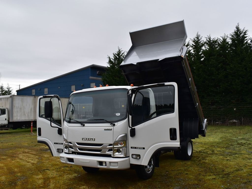 2024 Isuzu NPR HD