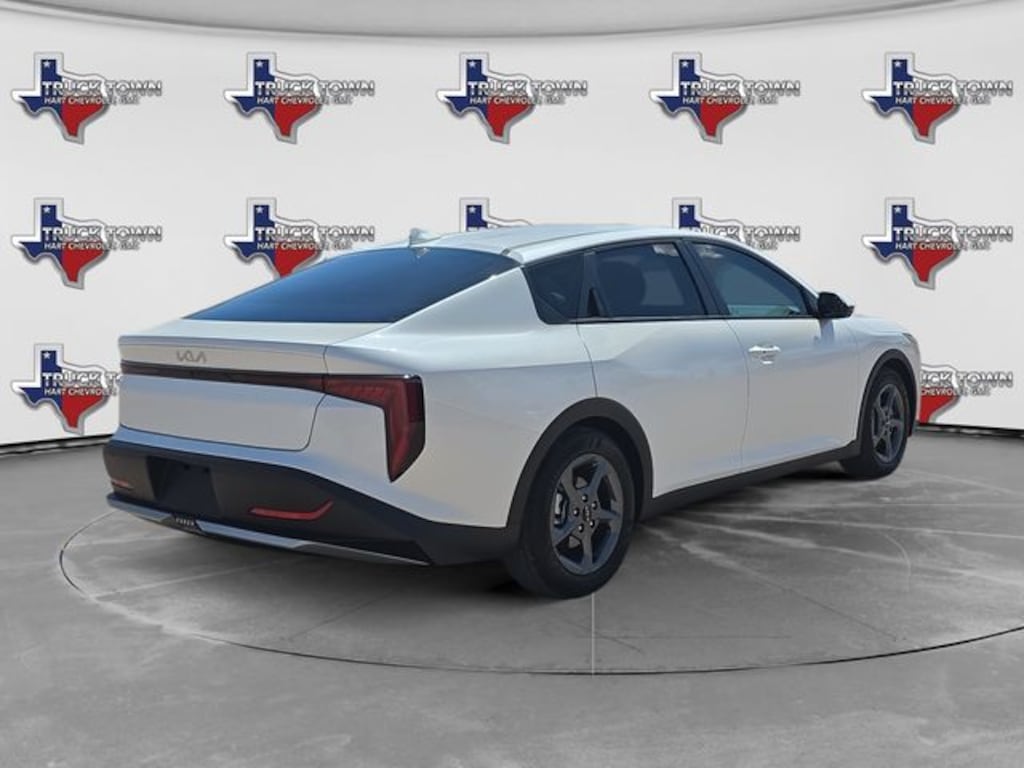 Used 2025 Kia K4 LXS Sedan .