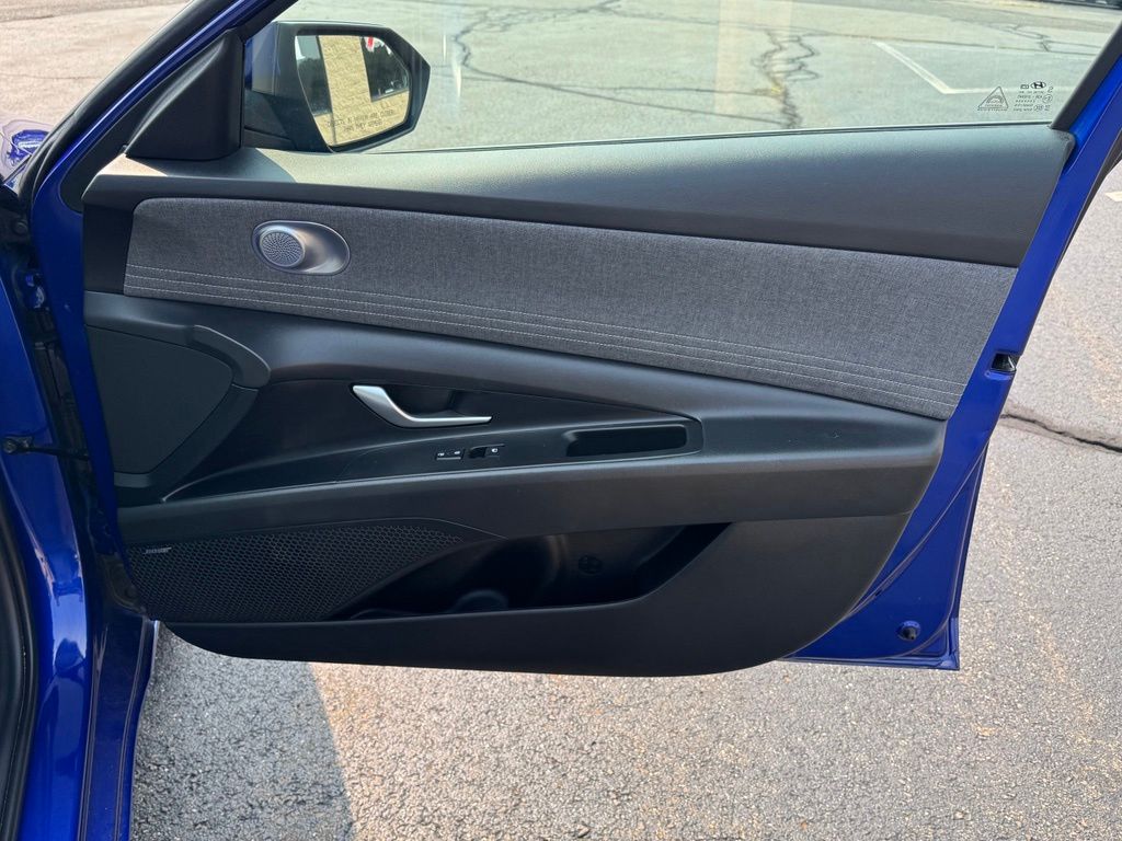 2024 Hyundai Elantra Limited - Photo 25