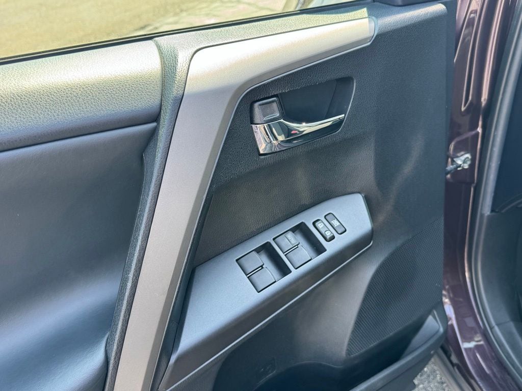 2018 Toyota RAV4 XLE - Photo 33