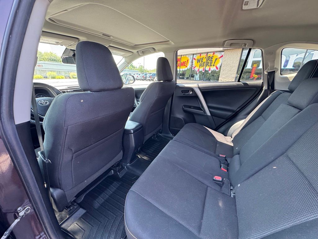 2018 Toyota RAV4 XLE - Photo 10
