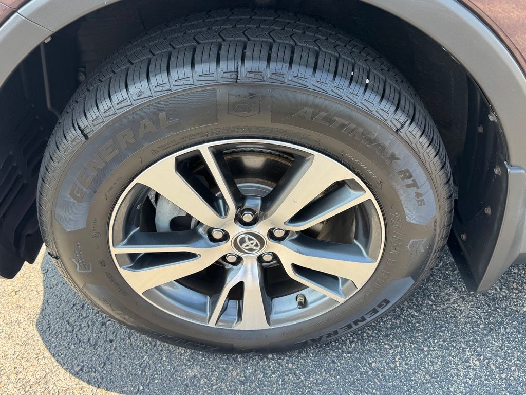 2018 Toyota RAV4 XLE - Photo 36
