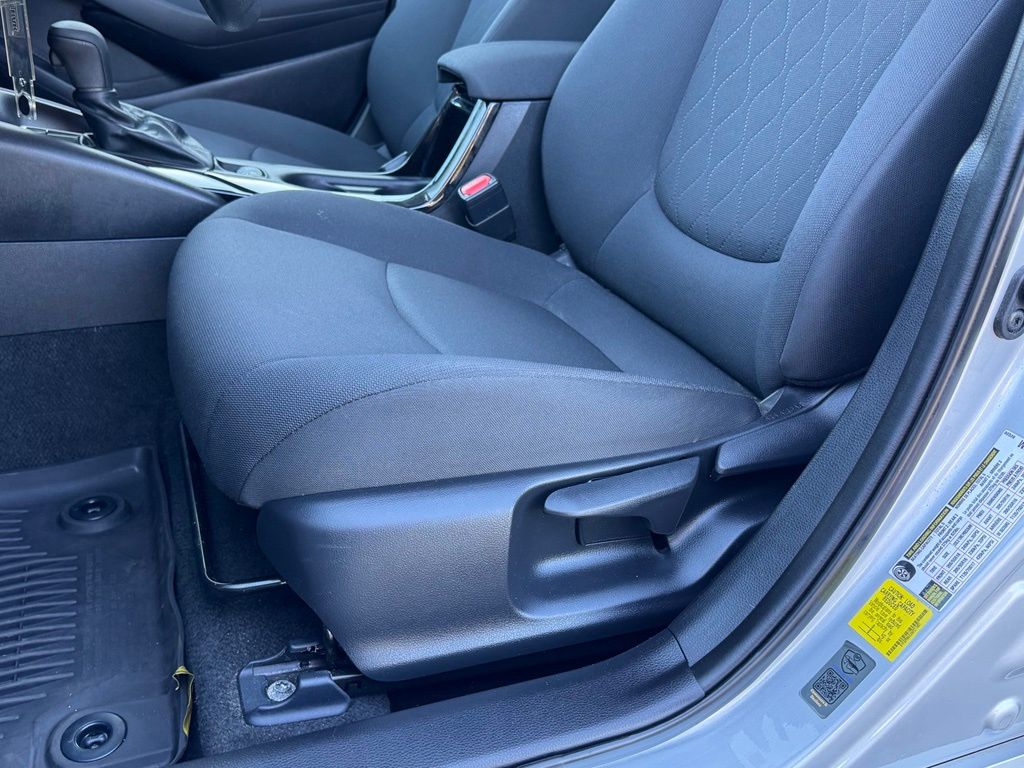 2022 Toyota Corolla LE - Photo 32