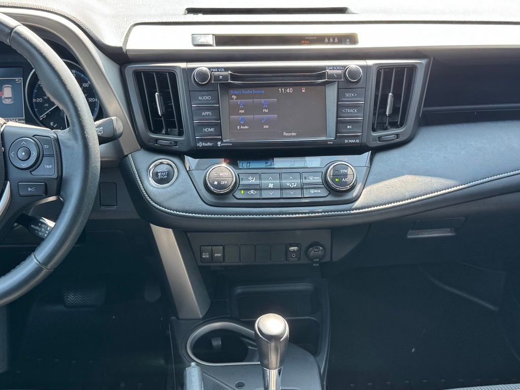 2018 Toyota RAV4 XLE - Photo 15