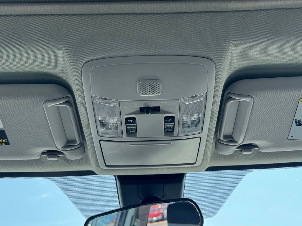 2018 Toyota RAV4 XLE - Photo 18