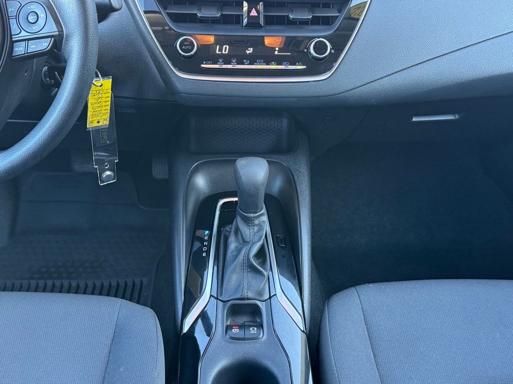 2022 Toyota Corolla LE - Photo 16