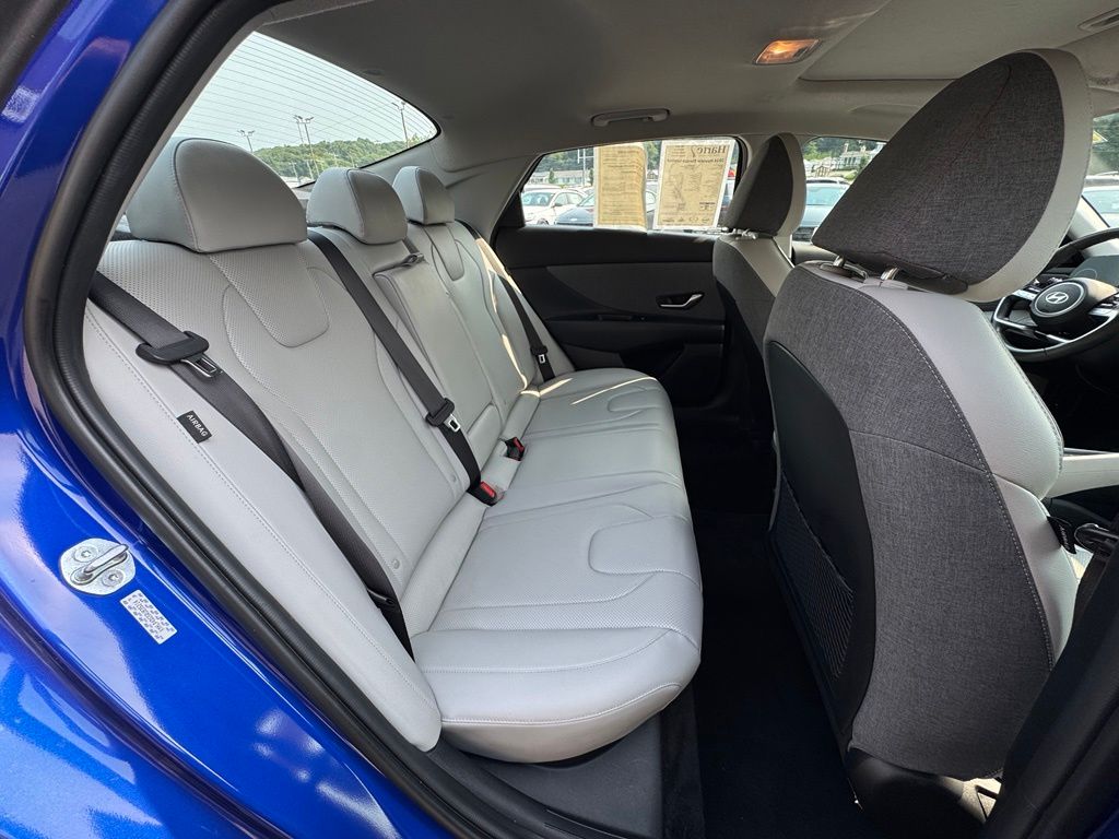 2024 Hyundai Elantra Limited - Photo 20