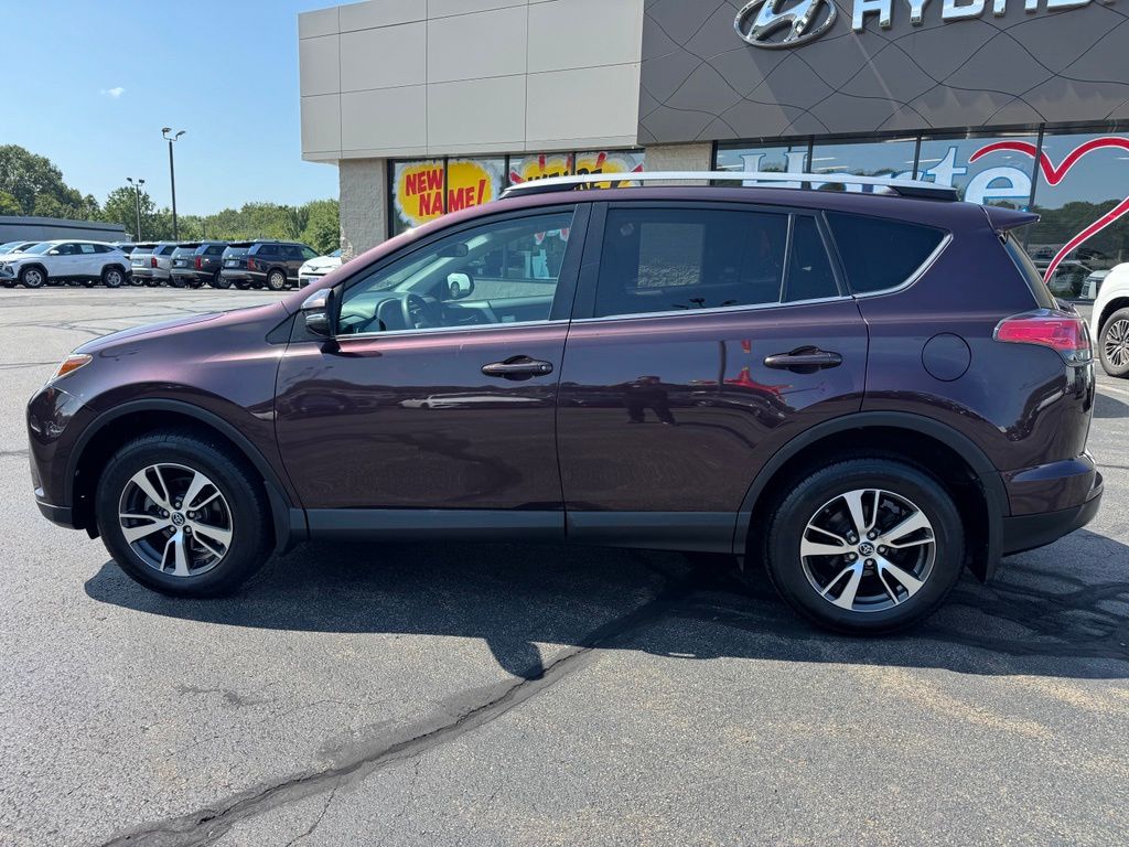 2018 Toyota RAV4 XLE - Photo 8