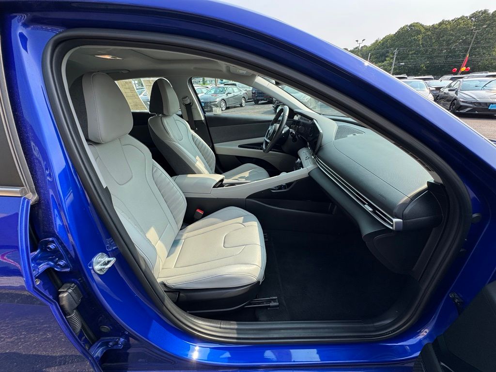 2024 Hyundai Elantra Limited - Photo 22