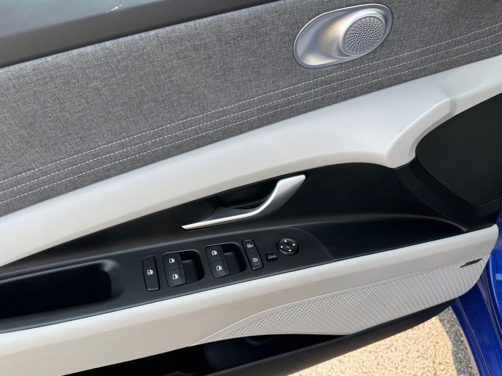 2024 Hyundai Elantra Limited - Photo 35