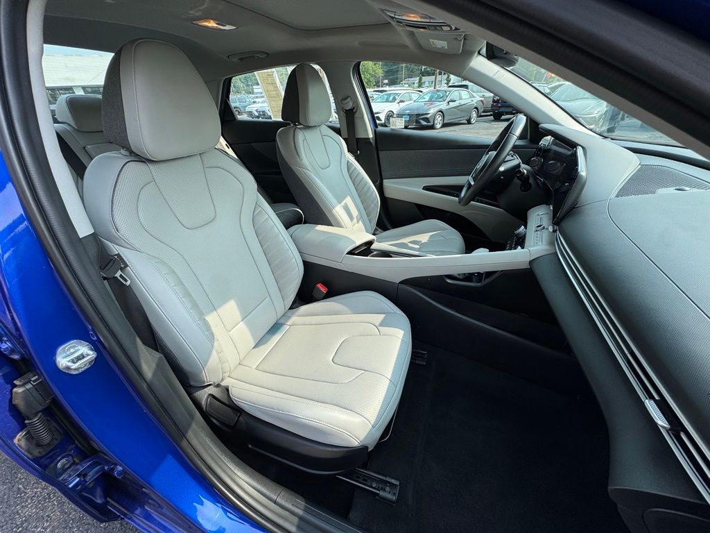 2024 Hyundai Elantra Limited - Photo 23