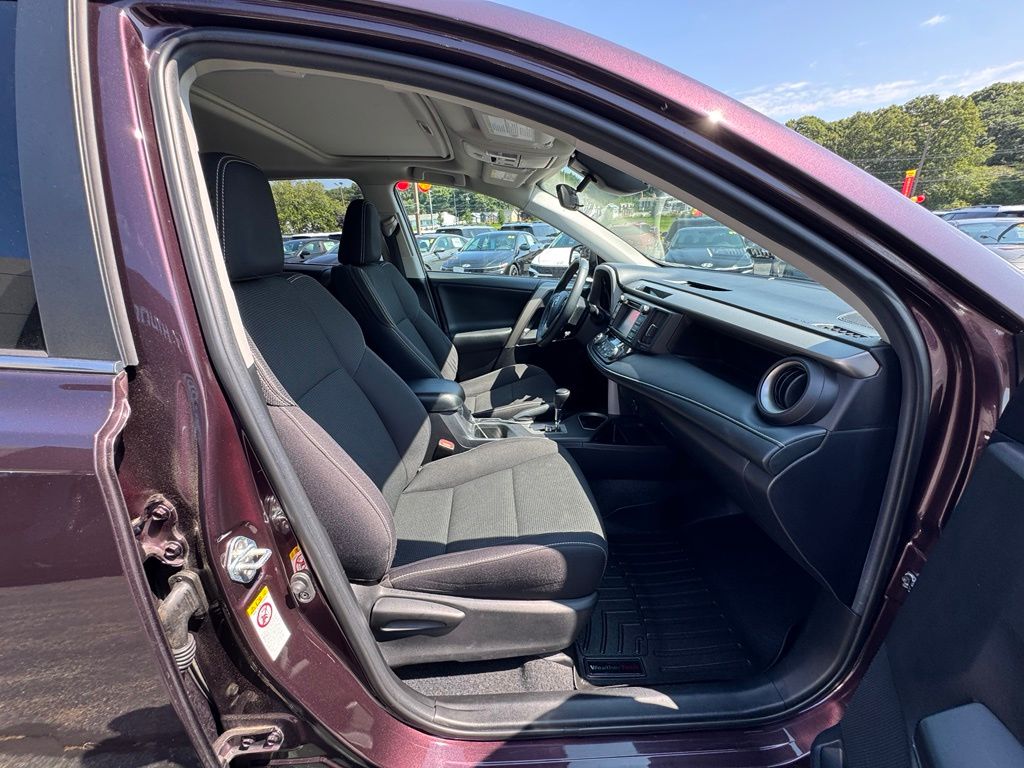 2018 Toyota RAV4 XLE - Photo 25