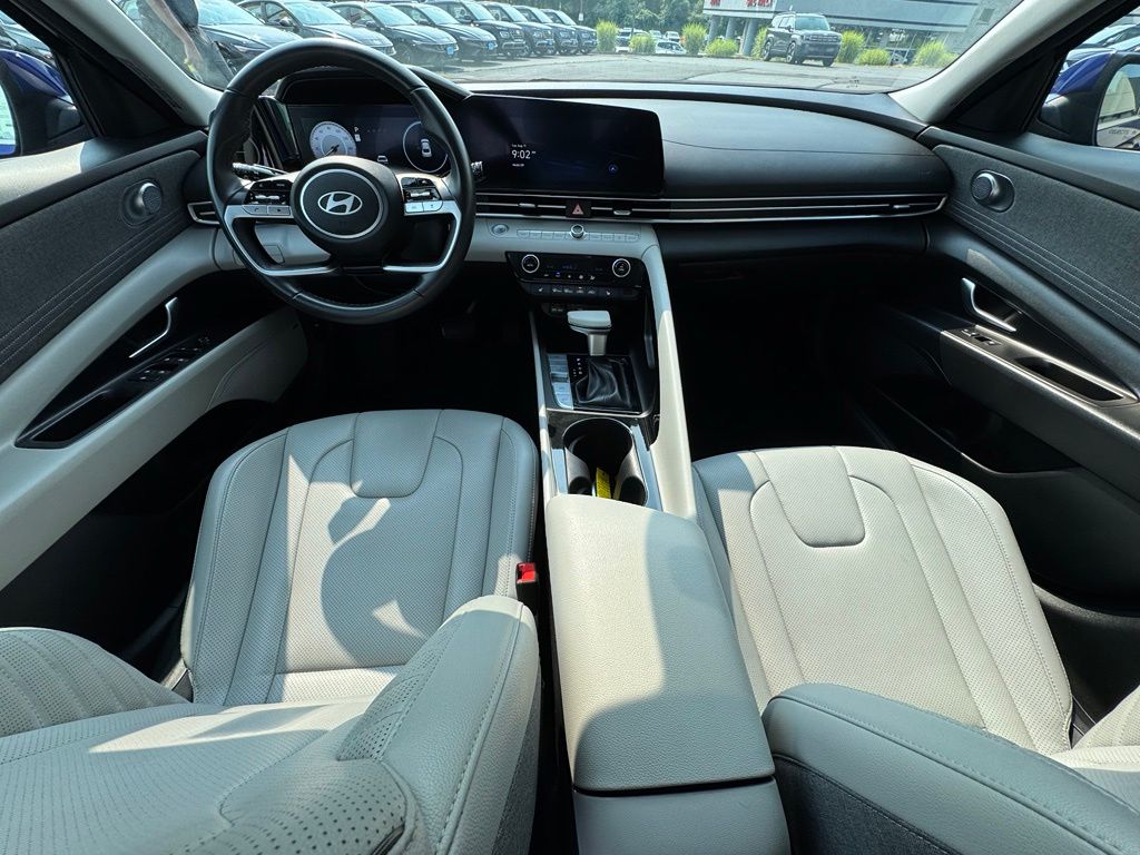 2024 Hyundai Elantra Limited - Photo 12