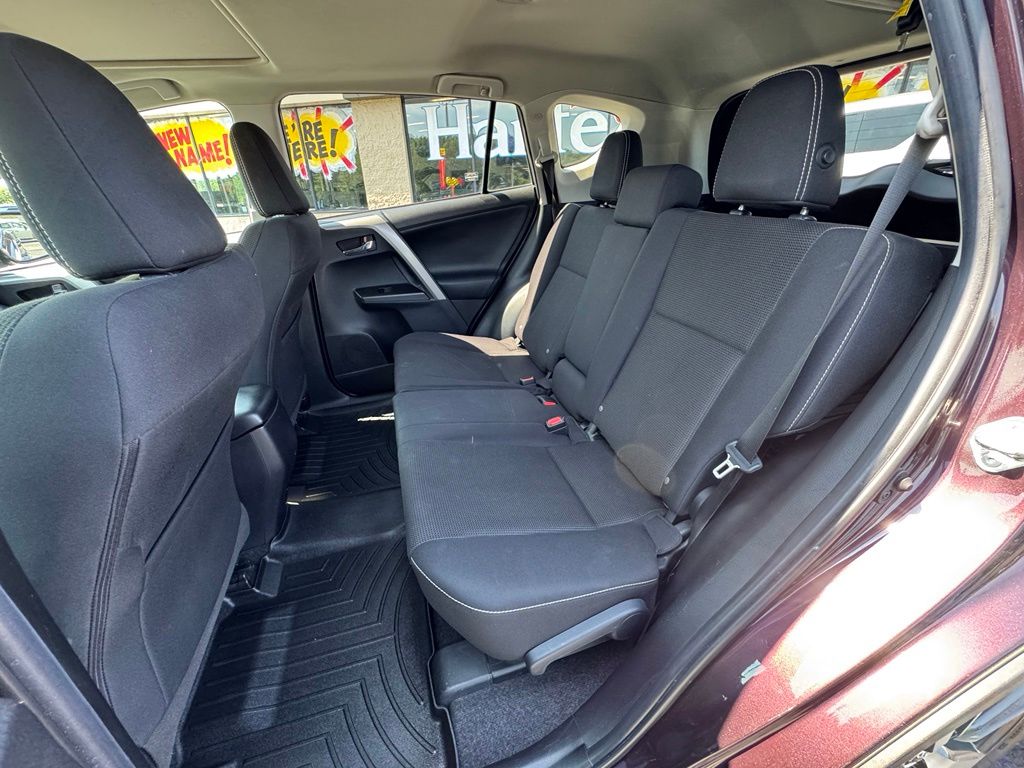 2018 Toyota RAV4 XLE - Photo 11