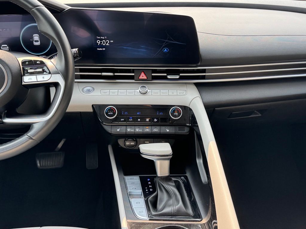 2024 Hyundai Elantra Limited - Photo 14