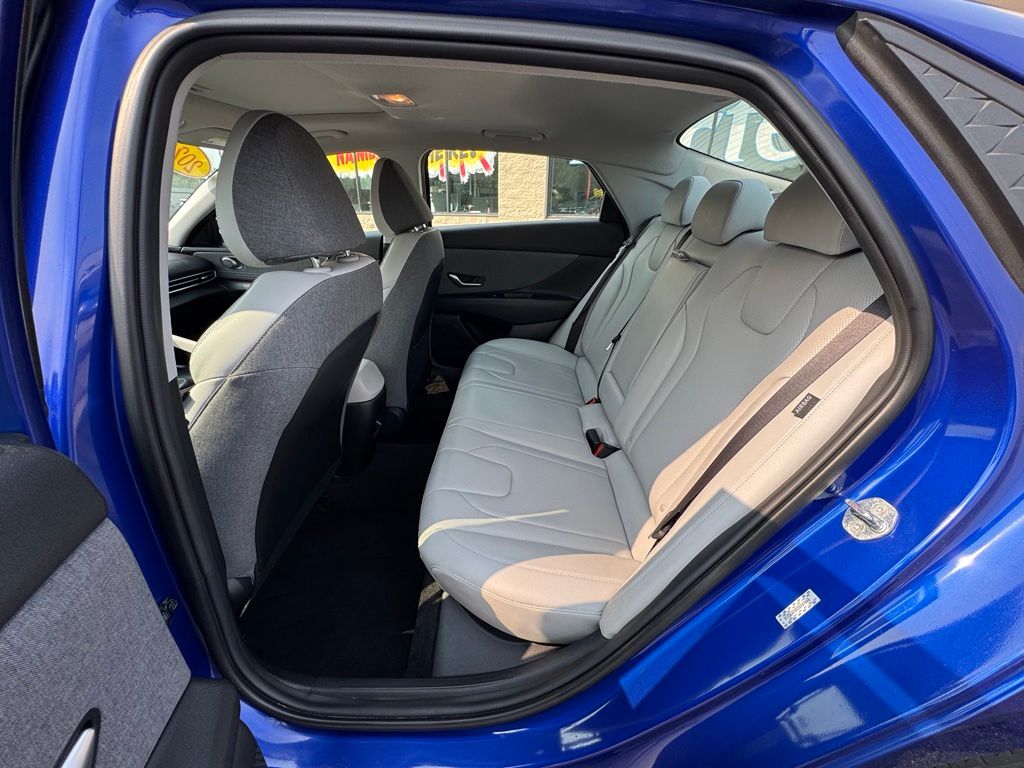 2024 Hyundai Elantra Limited - Photo 9