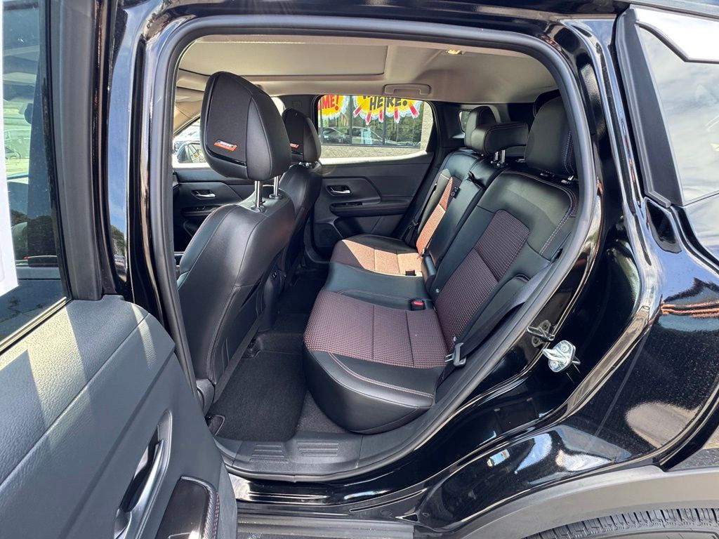 2025 Nissan Kicks SR AWD - Photo 9