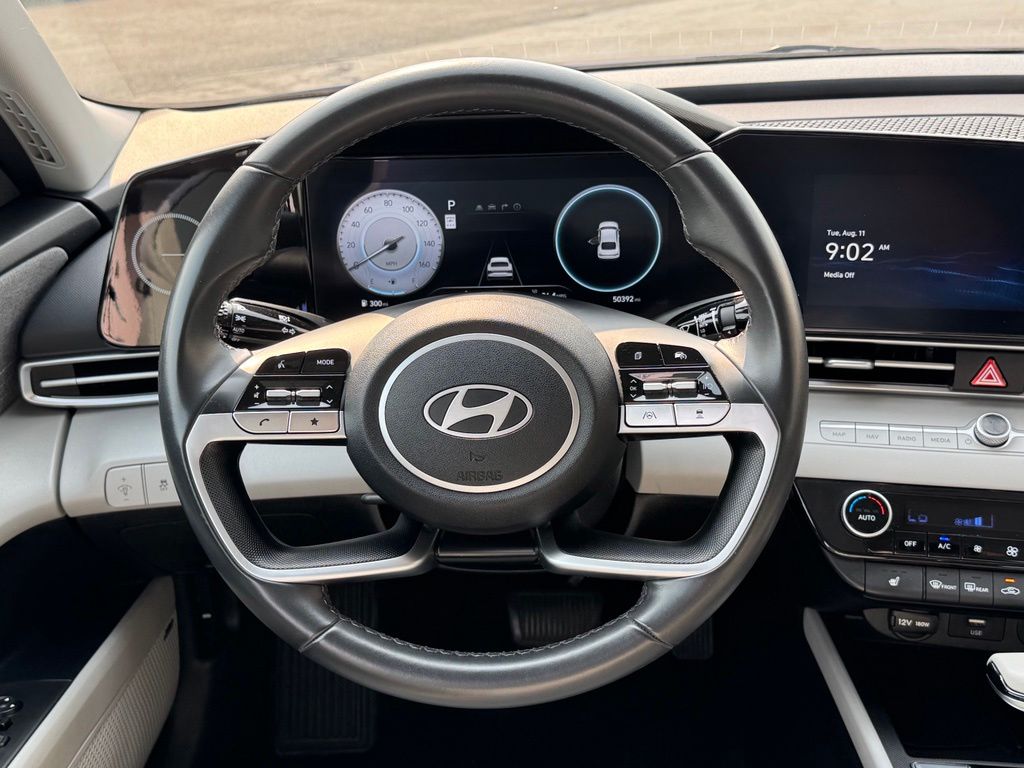 2024 Hyundai Elantra Limited - Photo 16