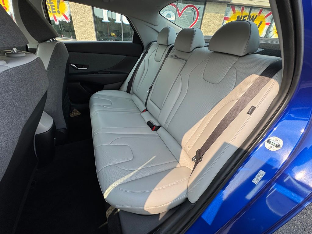 2024 Hyundai Elantra Limited - Photo 11