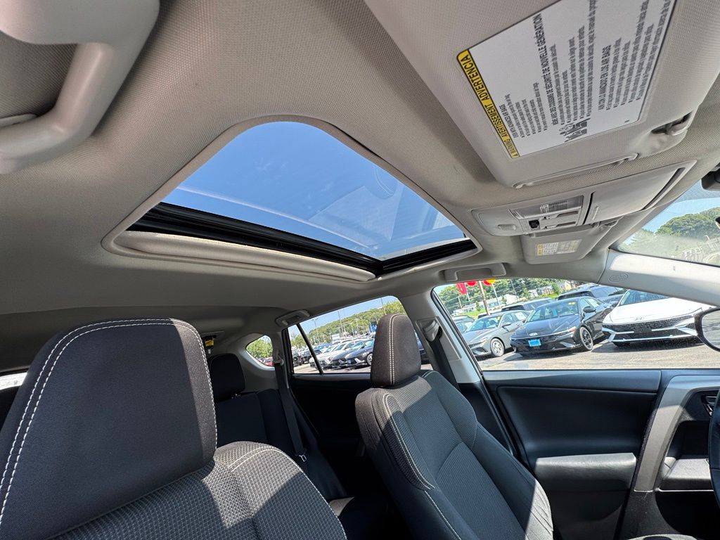2018 Toyota RAV4 XLE - Photo 28