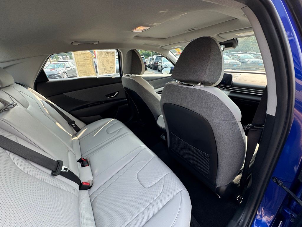 2024 Hyundai Elantra Limited - Photo 21