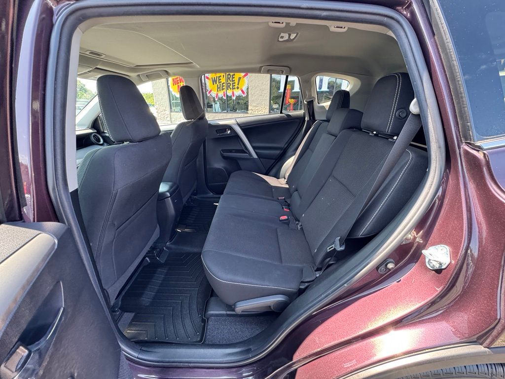 2018 Toyota RAV4 XLE - Photo 9