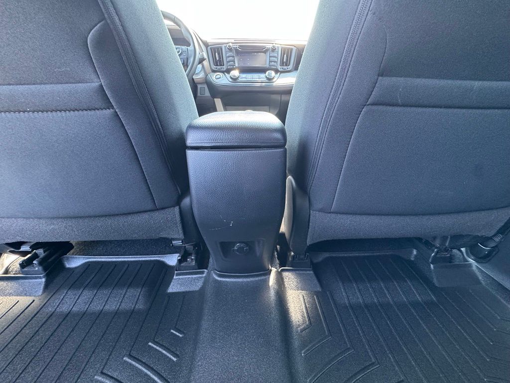 2018 Toyota RAV4 XLE - Photo 12