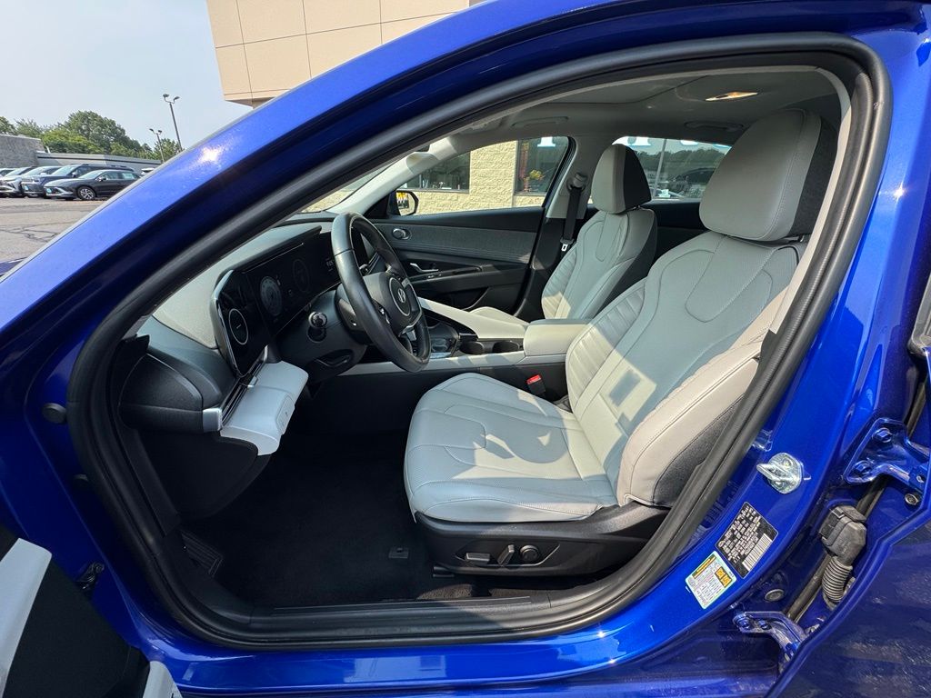 2024 Hyundai Elantra Limited - Photo 31